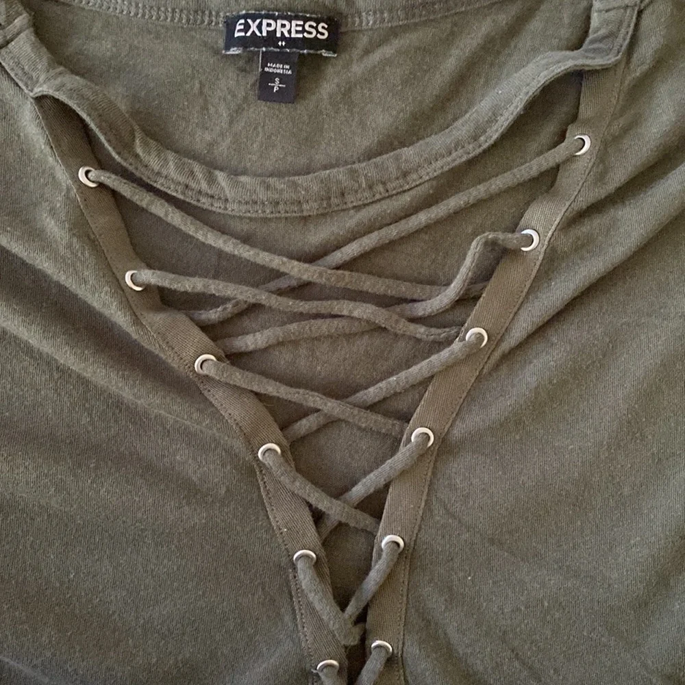 Express • olive lace up tee • small